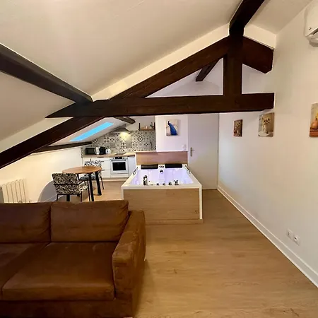 Apartment A4 Jacuzzi, Artem, Thermal Nancy