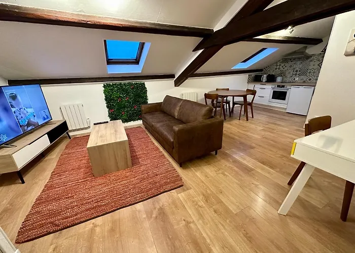 A4 Jacuzzi, Artem, Thermal Apartment Nancy